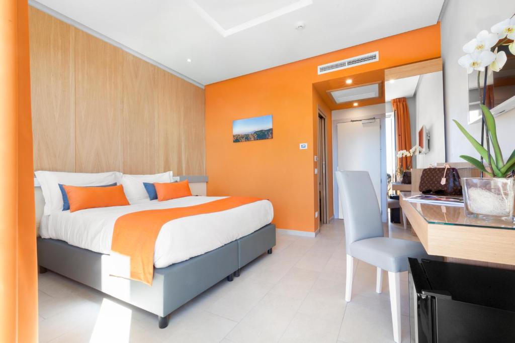 A bed or beds in a room at Hotel O Sole Mio
