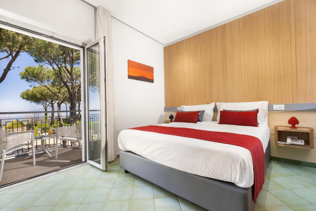 A bed or beds in a room at Hotel O Sole Mio