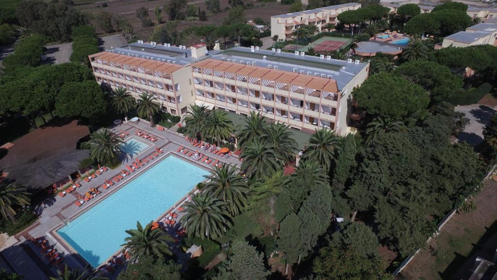 Bazén v ubytování Hotel Oasis nebo v jeho okolí