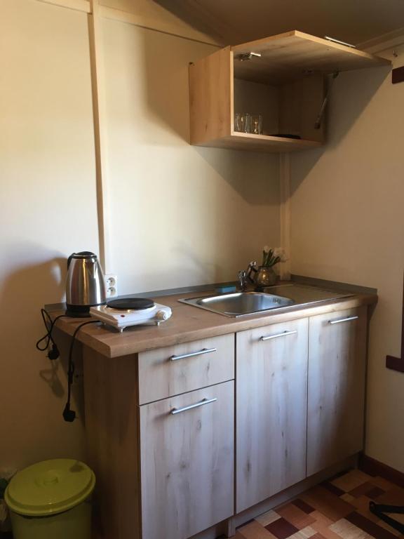 Kuchyň nebo kuchyňský kout v ubytování Stacja Wypoczynkowa Augustów