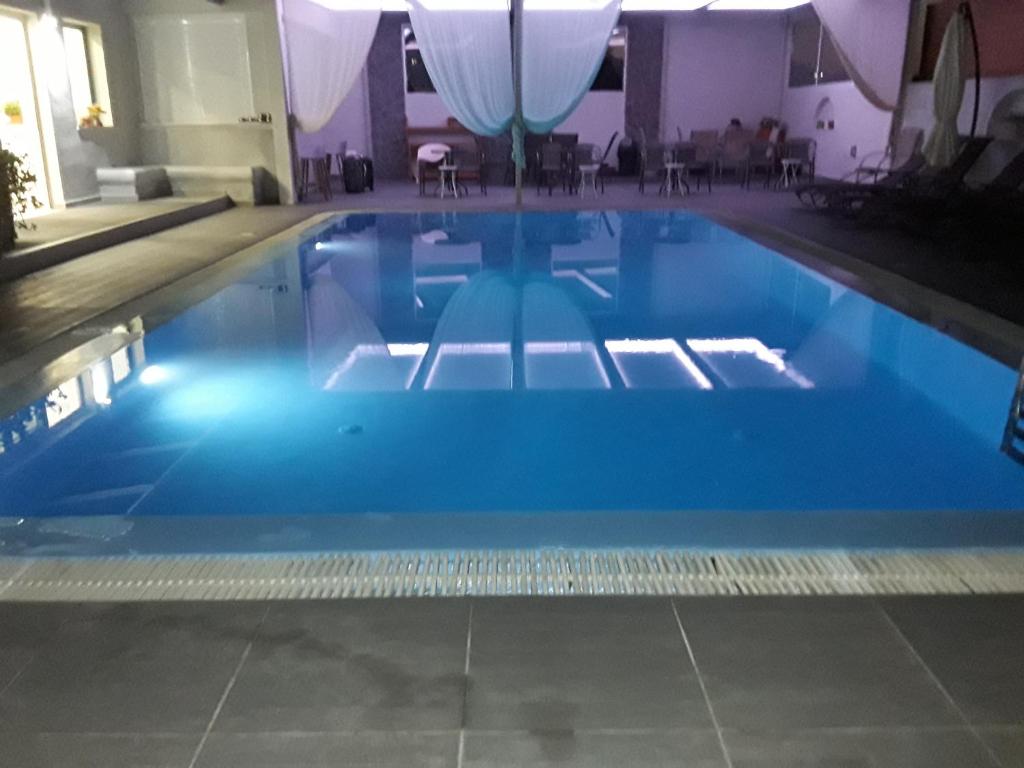 Bazén v ubytování Azalea Hotel nebo v jeho okolí