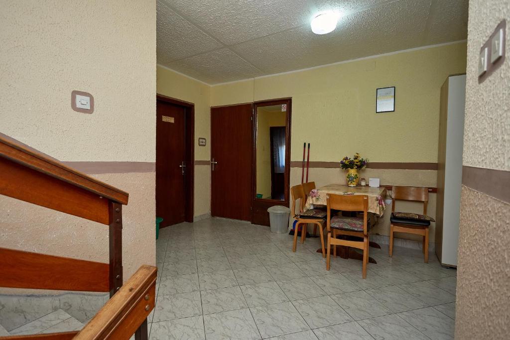 a dining room with a table and chairs in a room at Apartmani Malica in Soko Banja