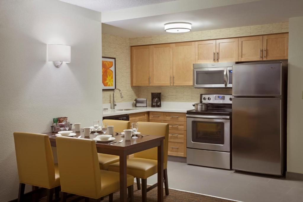 Cambridge Suites Mississauga - Resim 4