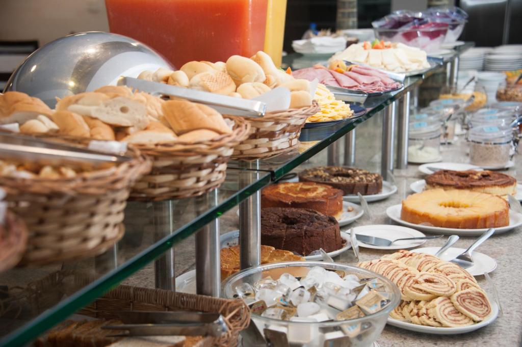 Comida no hotel ou em algum lugar perto