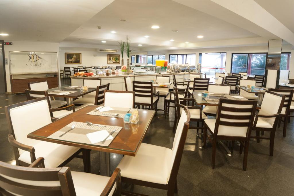 Um restaurante ou outro lugar para comer em Hotel Dan Inn Mar Piedade - Grande Recife By Nacional Inn