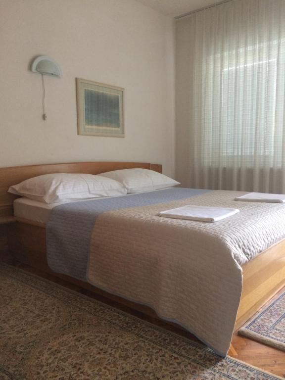 Postel nebo postele na pokoji v ubytování Apartmani Focic