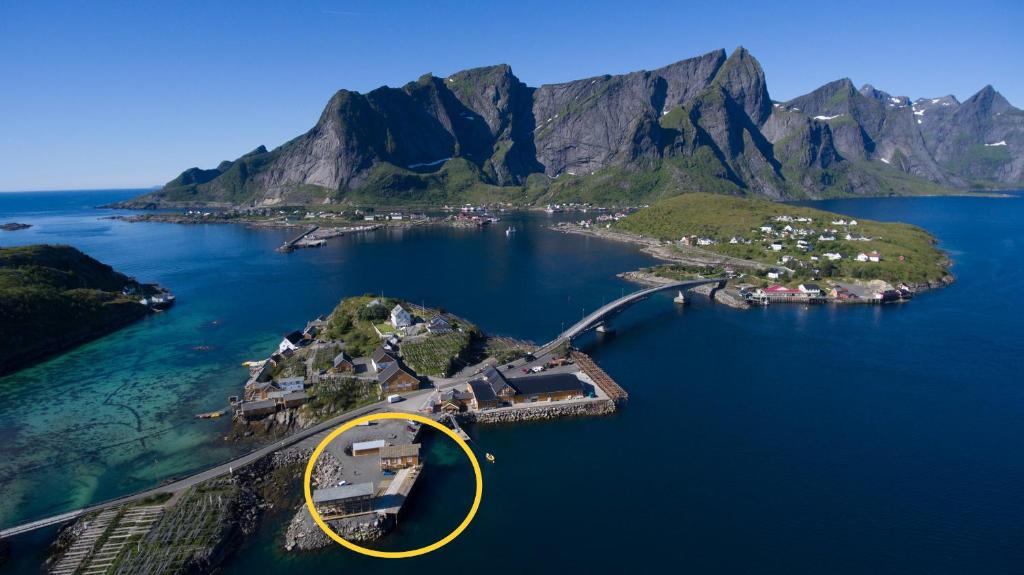 an island in a body of water with a yellow circle at MINI SAKRISØY Apartment in Reine