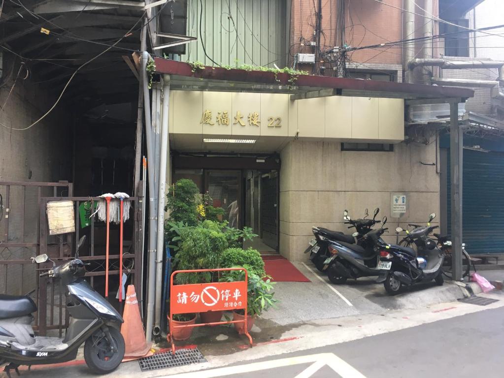 Gallery image of Mr. Lobster’s Secret Den design hostel in Taipei