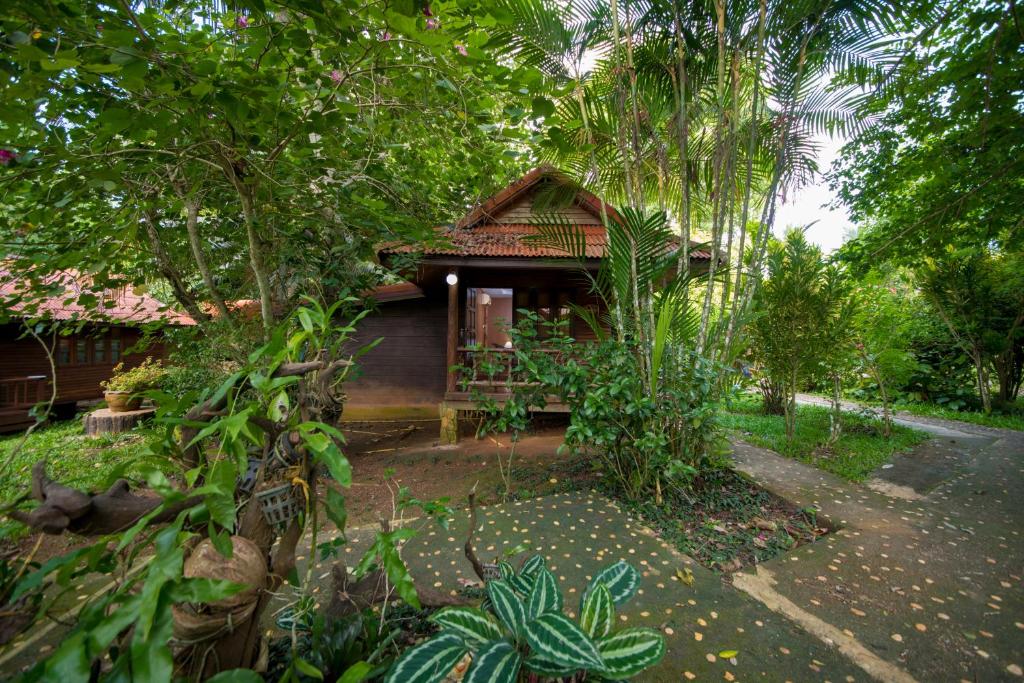 a small house in the middle of a forest at Tontarn Resort & Spa in Khanom