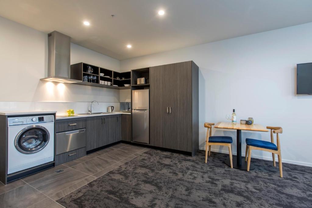 Kuchyň nebo kuchyňský kout v ubytování Quest on Manchester Serviced Apartments