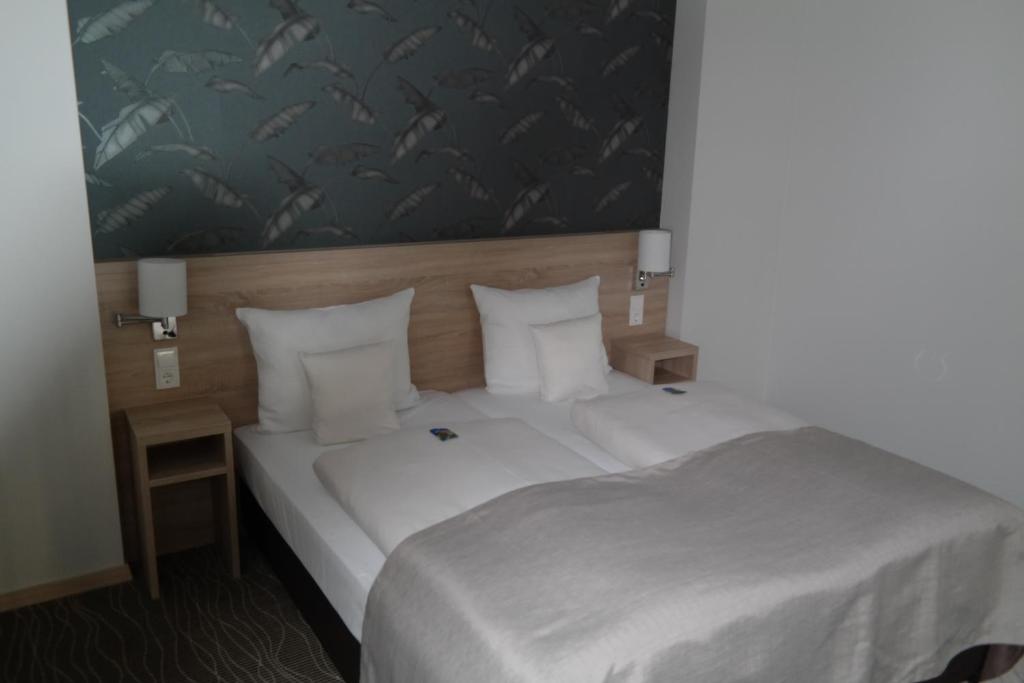 Postel nebo postele na pokoji v ubytování Hotel Hafenresidenz Stralsund
