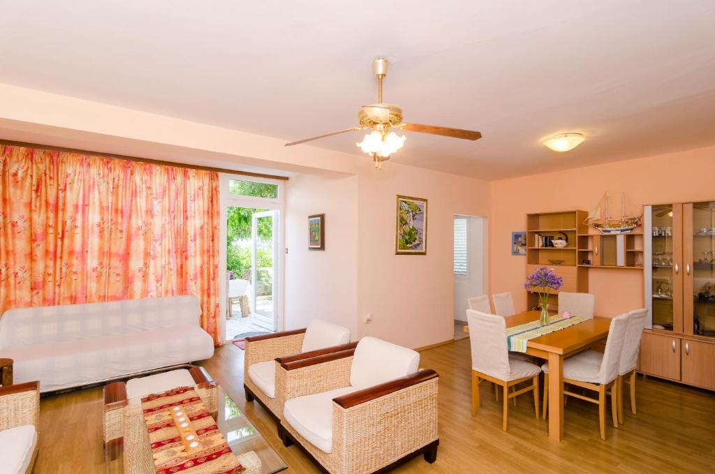 Wisteria Apartment
