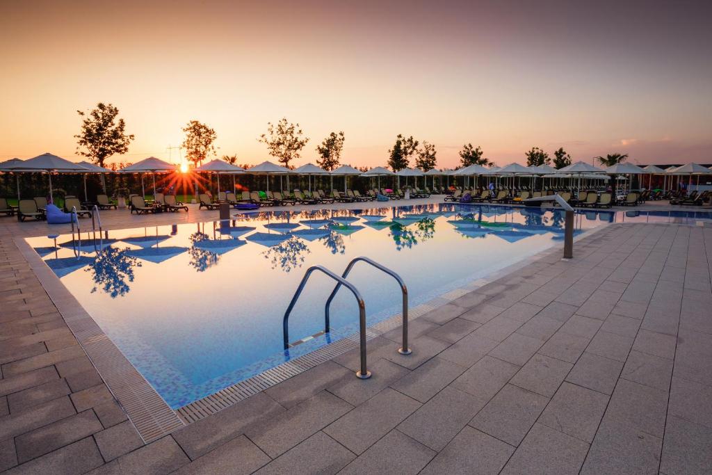 Bazén v ubytování Emerald Hotel nebo v jeho okolí