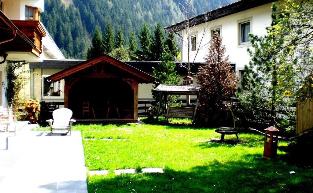 Vonkajšia záhrada v ubytovaní Hotel Garni Obermair