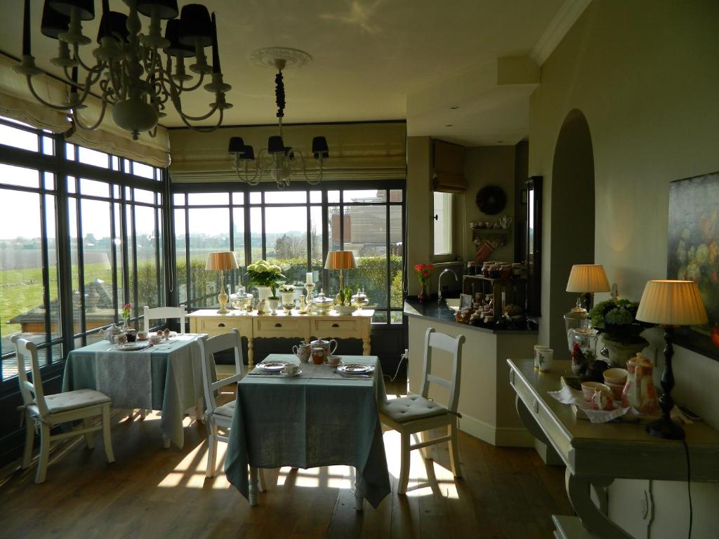 Restaurace v ubytování Bed & Breakfast Het Zilte Zand - luxe ontbijt - gratis parking - Westende Middelkerke