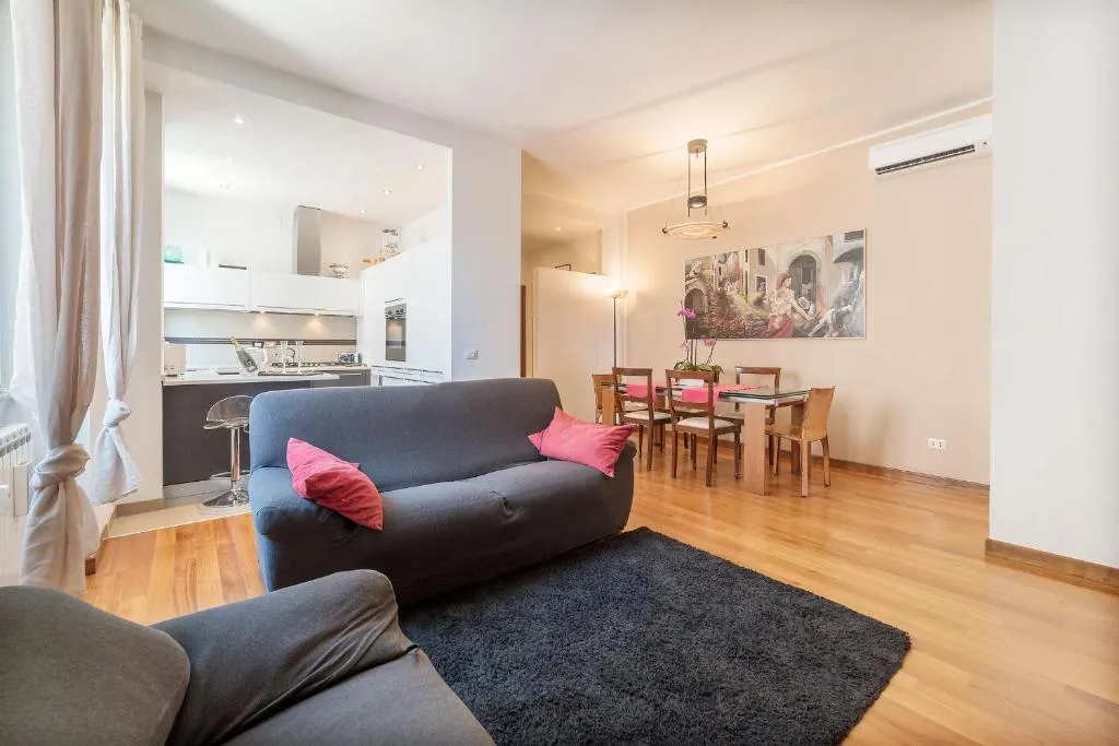 Colosseum Roomy Apartment, Roma, Italia