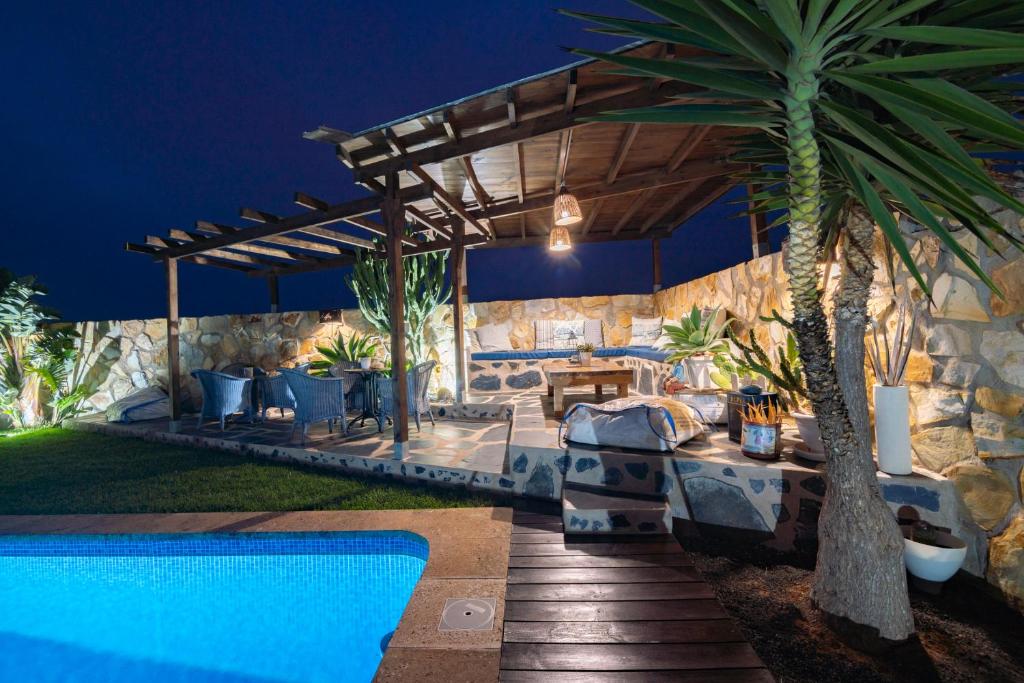 Bazén v ubytování Kalufa Surf House nebo v jeho okolí