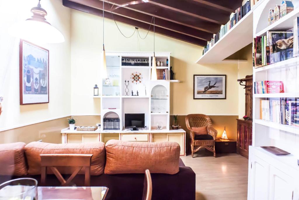 Corral de la O Triana Apartment by Valcambre