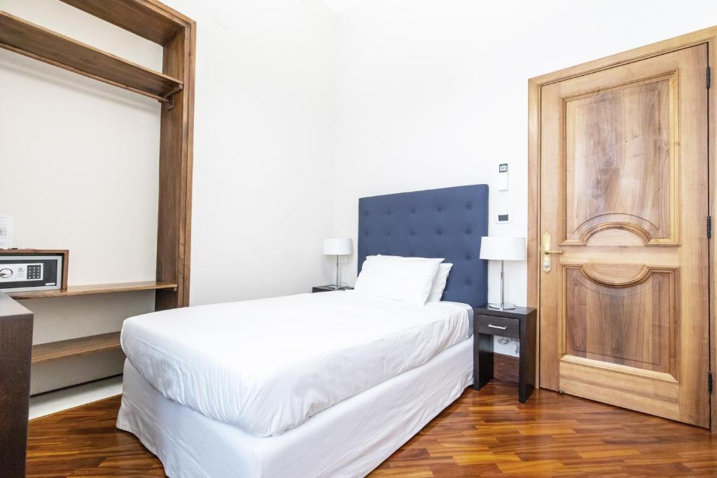 A bed or beds in a room at Gramsci Suites