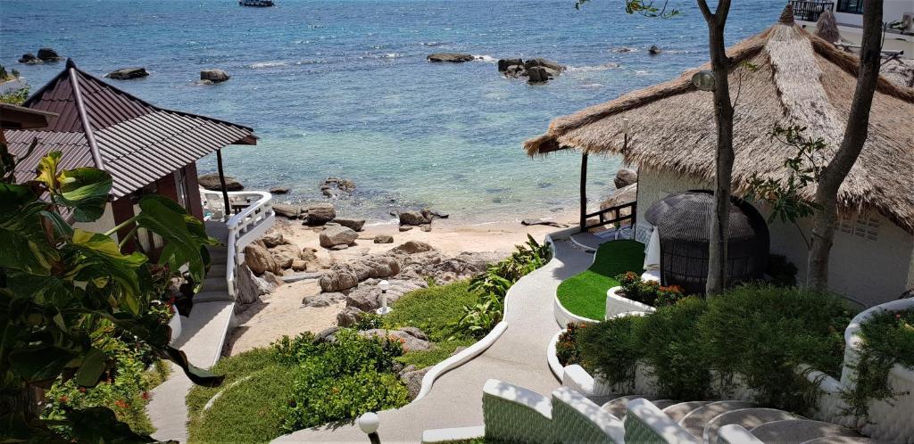 a resort with a pathway leading to the beach at Clear View Resort in Ko Tao