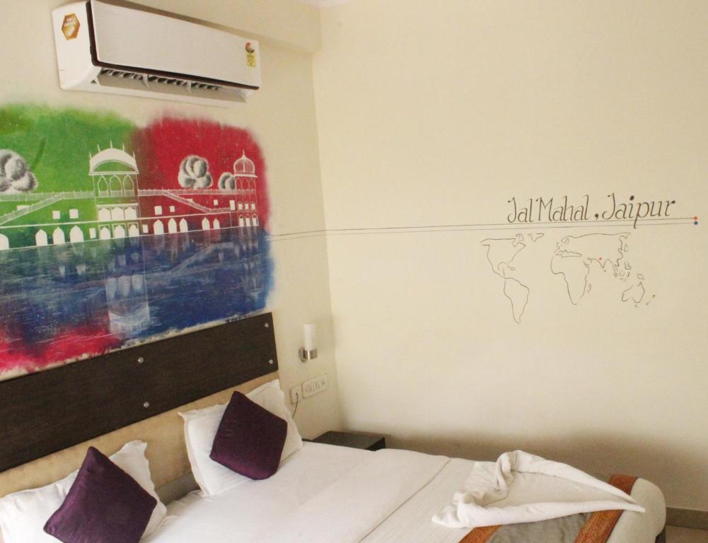 Uma cama ou camas num quarto em Gypsy Monkey