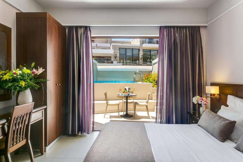 Porto Platanias Beach Resort & Spa - 带私人游泳池的初级套房