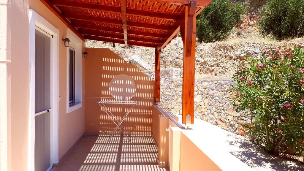 a walkway with awning on the side of a building at Creta Spirit in Plakias