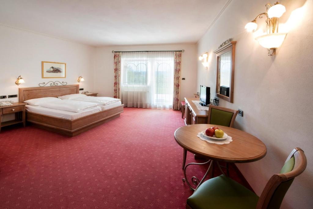 Postel nebo postele na pokoji v ubytování Hotel Greifenstein