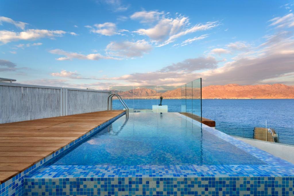 Bazén v ubytování Herbert Samuel The Reef Eilat nebo v jeho okolí