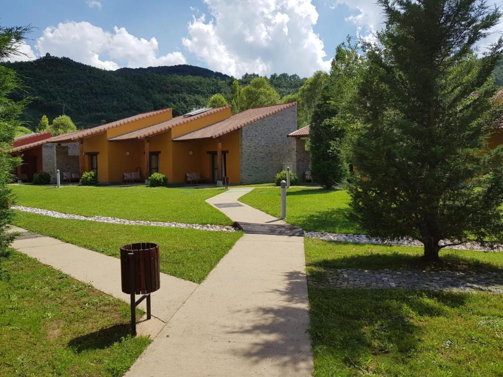 Nespecifikovaný výhled na hory nebo výhled na hory při pohledu z hotelu