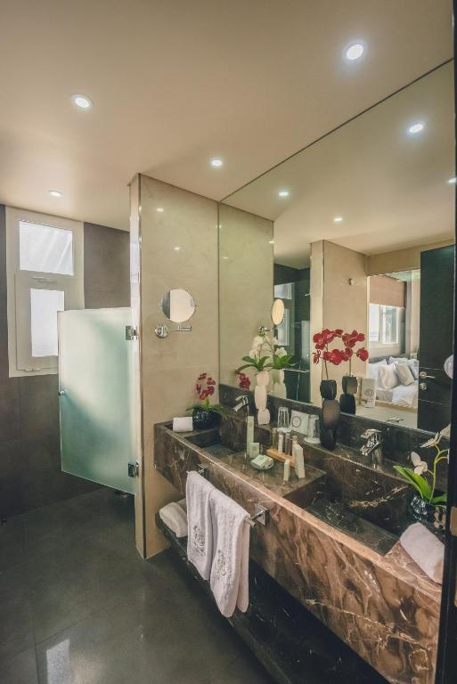 Kuchyň nebo kuchyňský kout v ubytování Louis V Hotel Beirut