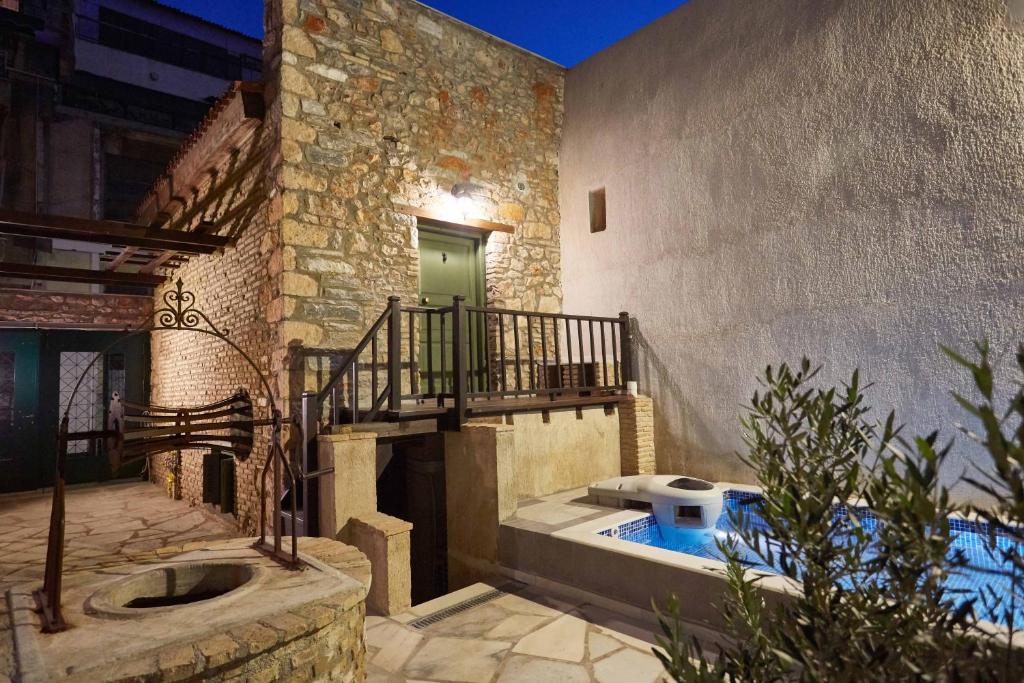 Bazén v ubytovaní Athenian Residences alebo v jeho blízkosti