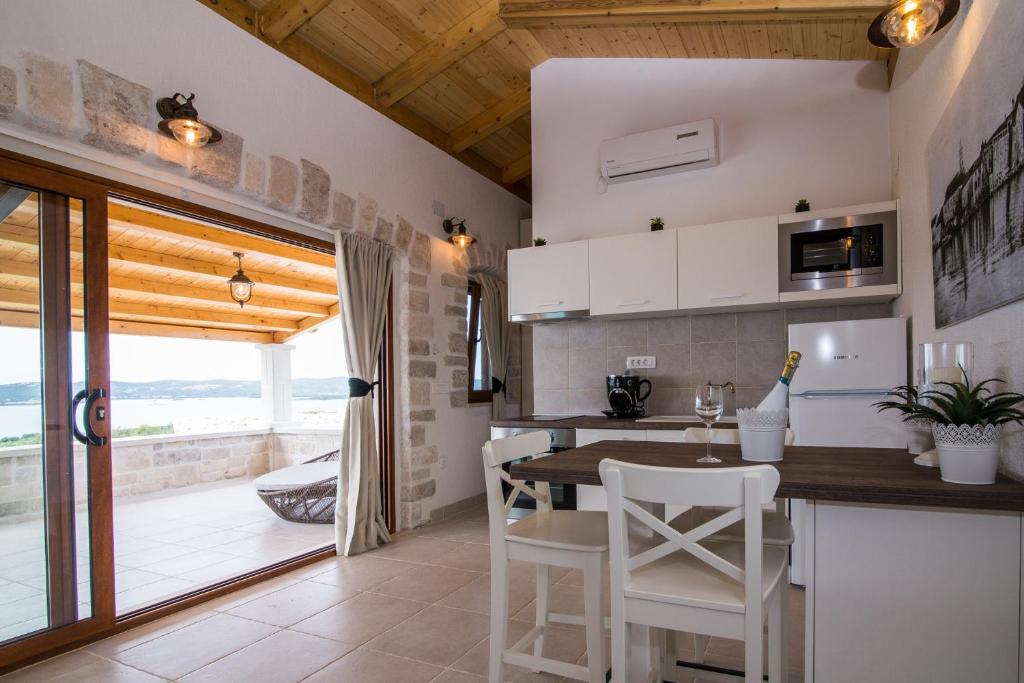 Kuchyň nebo kuchyňský kout v ubytování Estate Villa Duo
