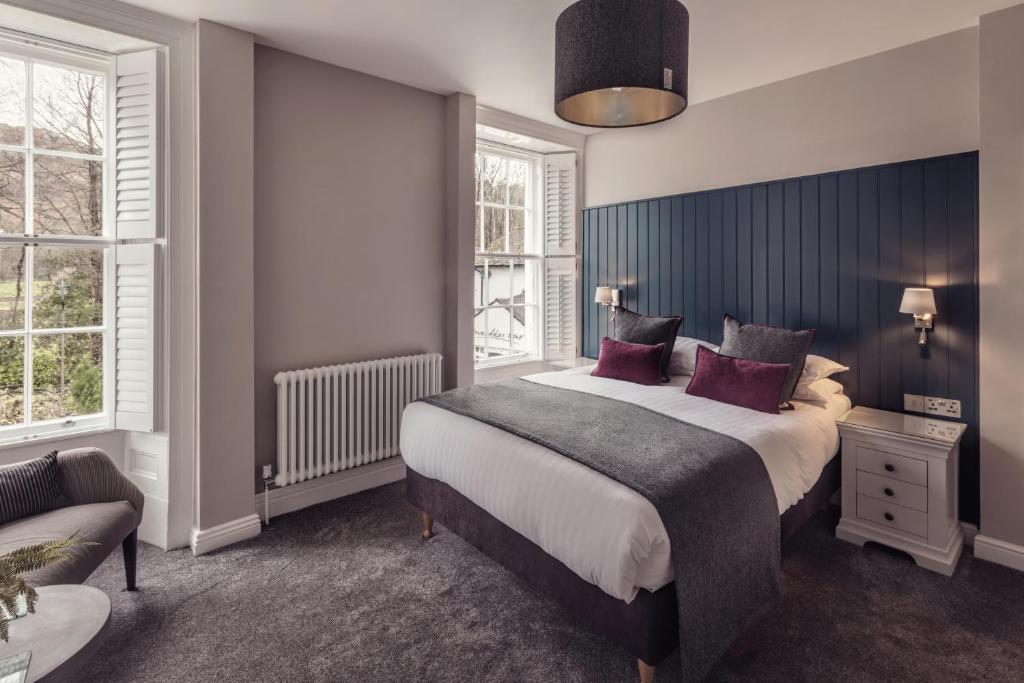 Postel nebo postele na pokoji v ubytování Tweedies Bar and Lodge