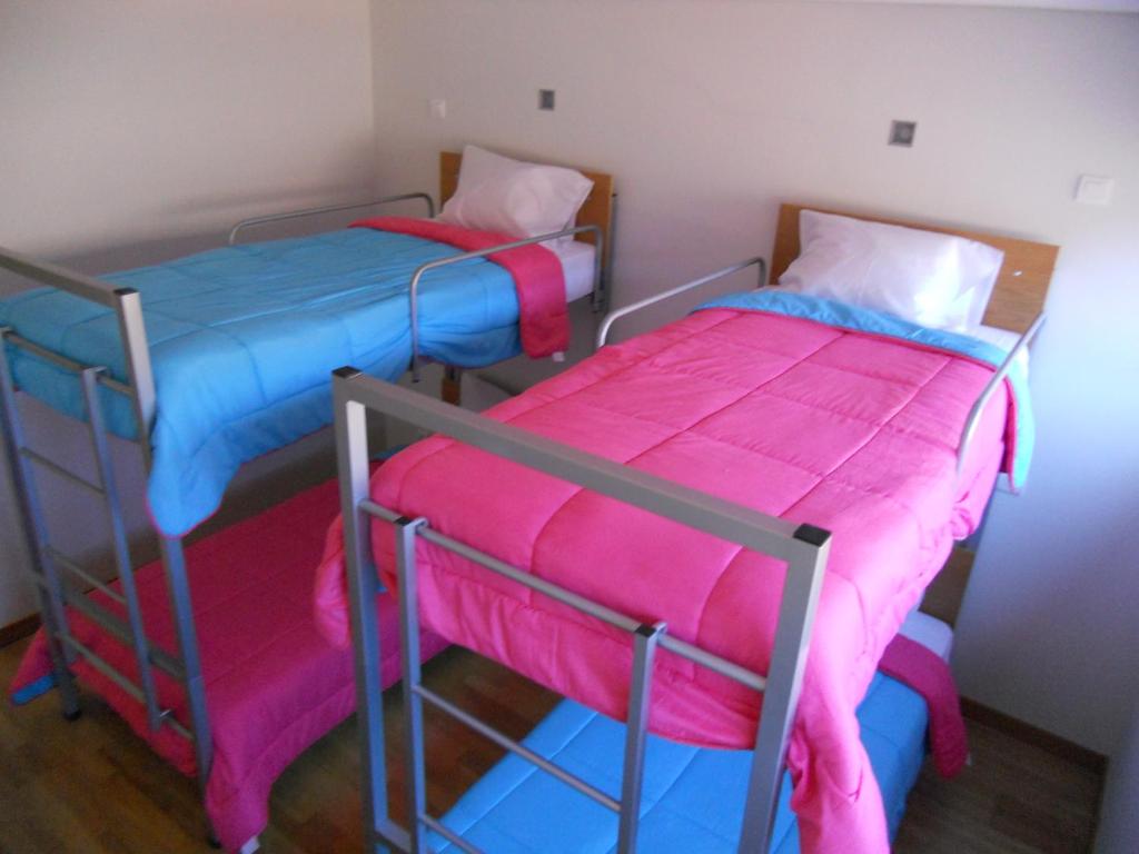 Postel nebo postele na pokoji v ubytování Azores Youth Hostels - São Jorge