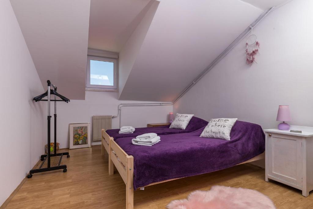 Posteľ alebo postele v izbe v ubytovaní Apartment Bruana 5