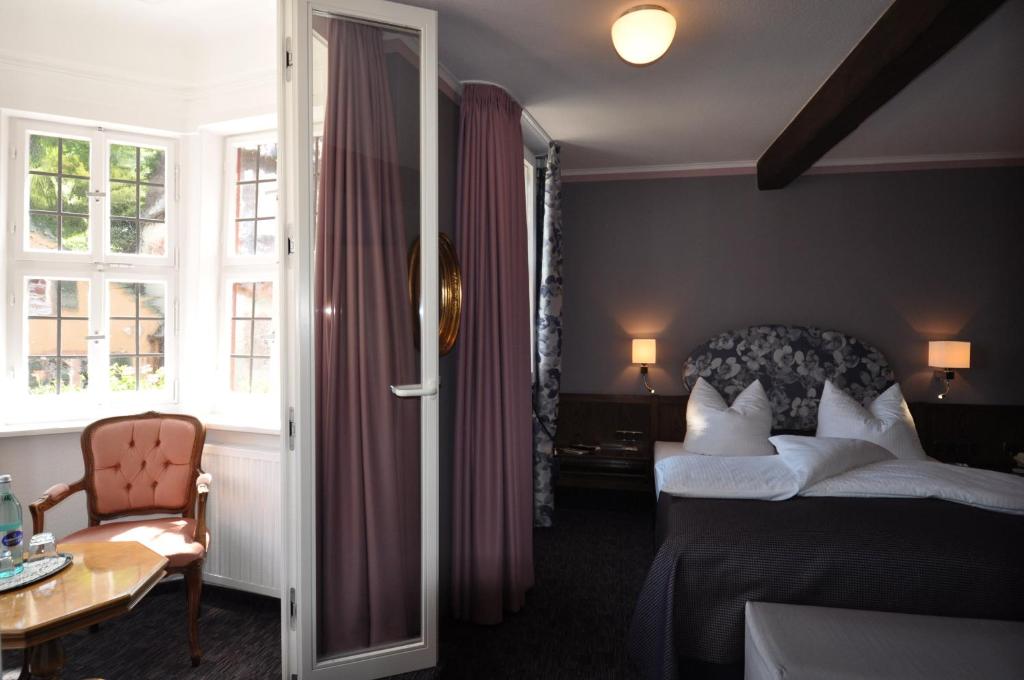 Postel nebo postele na pokoji v ubytování Hotel Schmuckkästchen