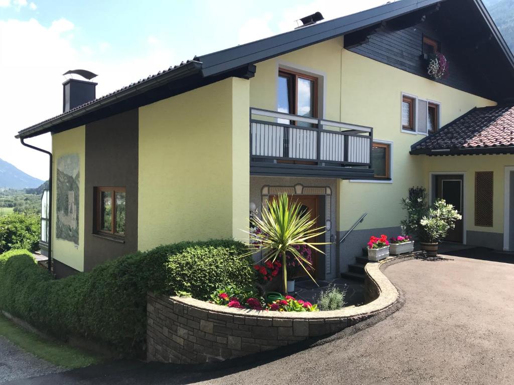 a house with a circular driveway in front of it at Gästehaus Dullnig in Obervellach