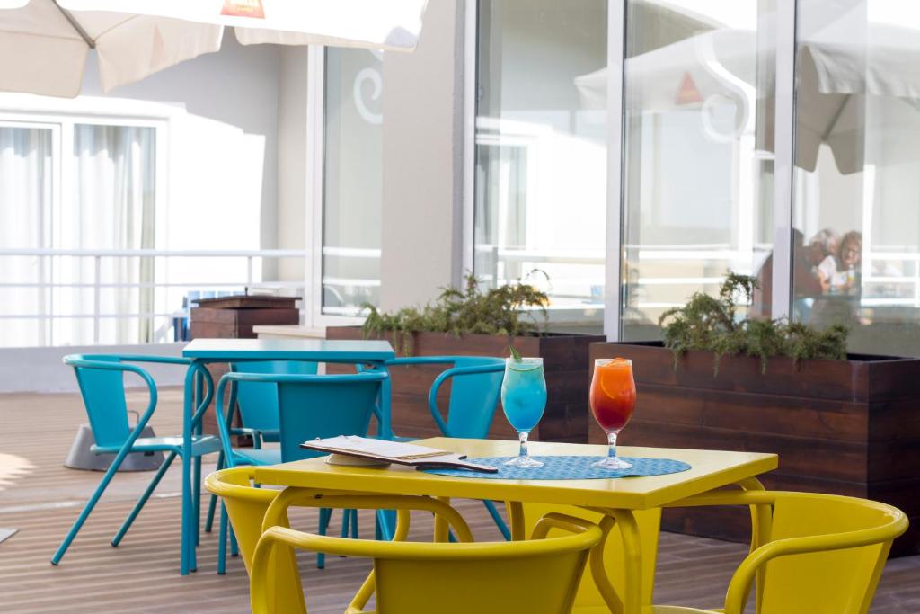 a table and chairs with two glasses on it at Star inn Peniche in Peniche