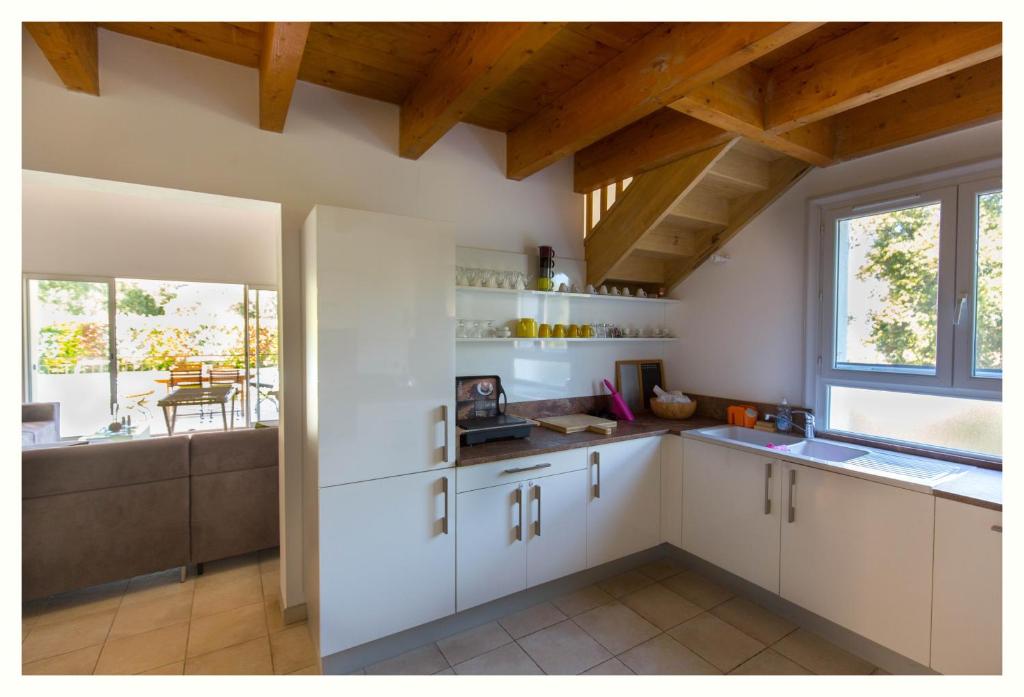Kuchyň nebo kuchyňský kout v ubytování Villa 4 étoiles Sole di Corsica