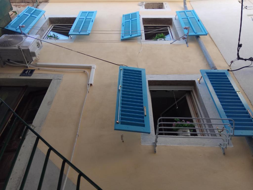 Cres old town studio apartment