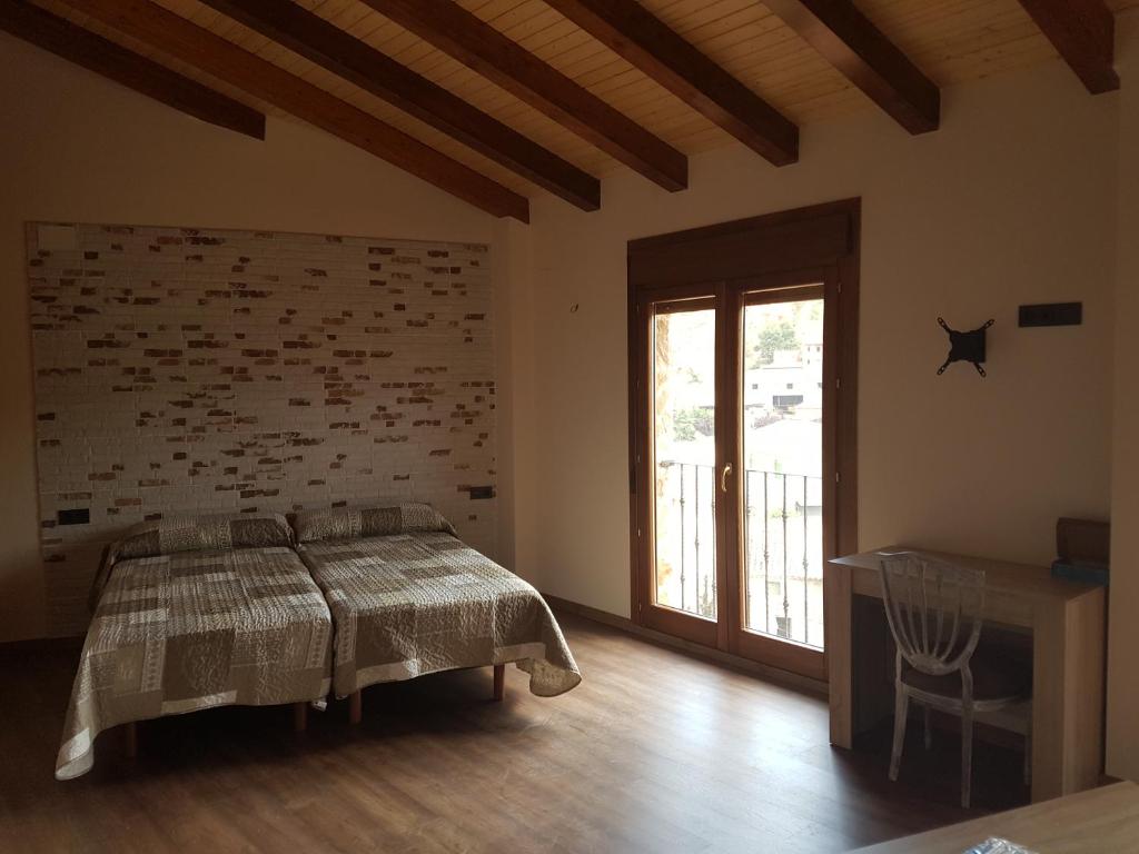 A bed or beds in a room at Hostal los Esquiladores