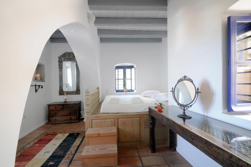 A bed or beds in a room at Sfendoni House