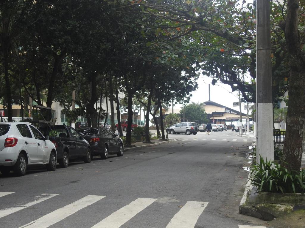  Apto 1 dorm. Guarujá - Pitangueiras - perto da praia