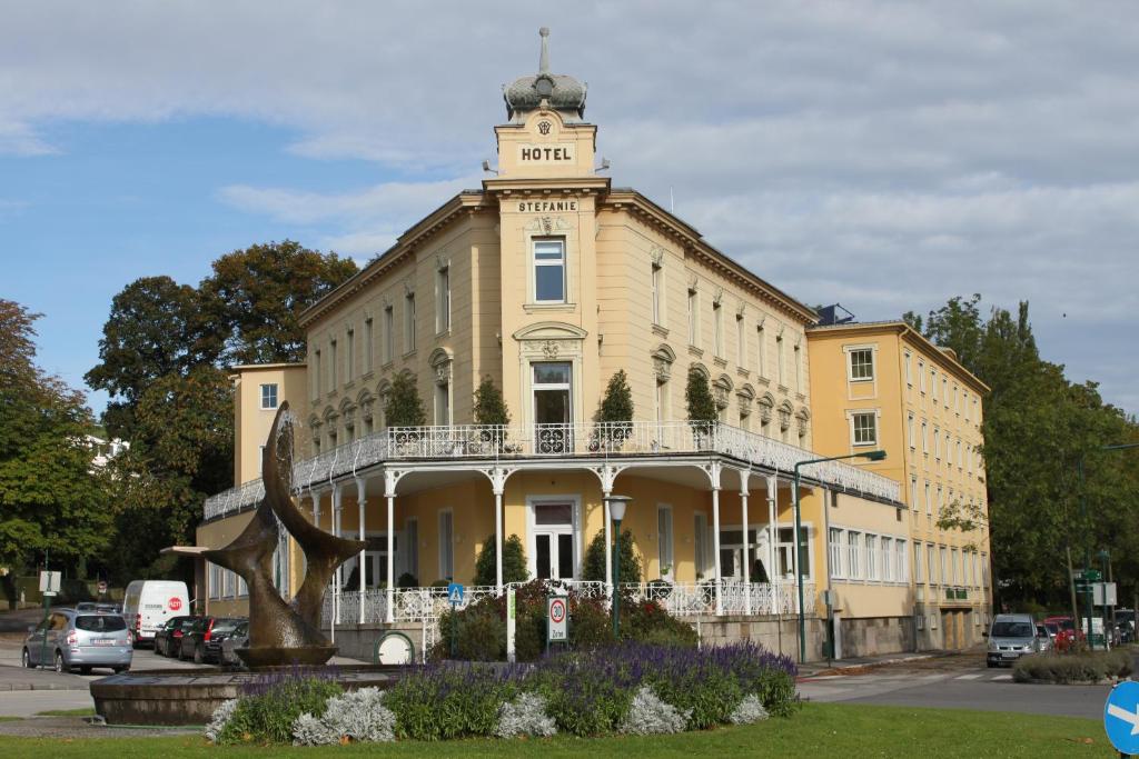 a building with a statue in front of it at Boutiquehotel Stefanie in Bad Vöslau
