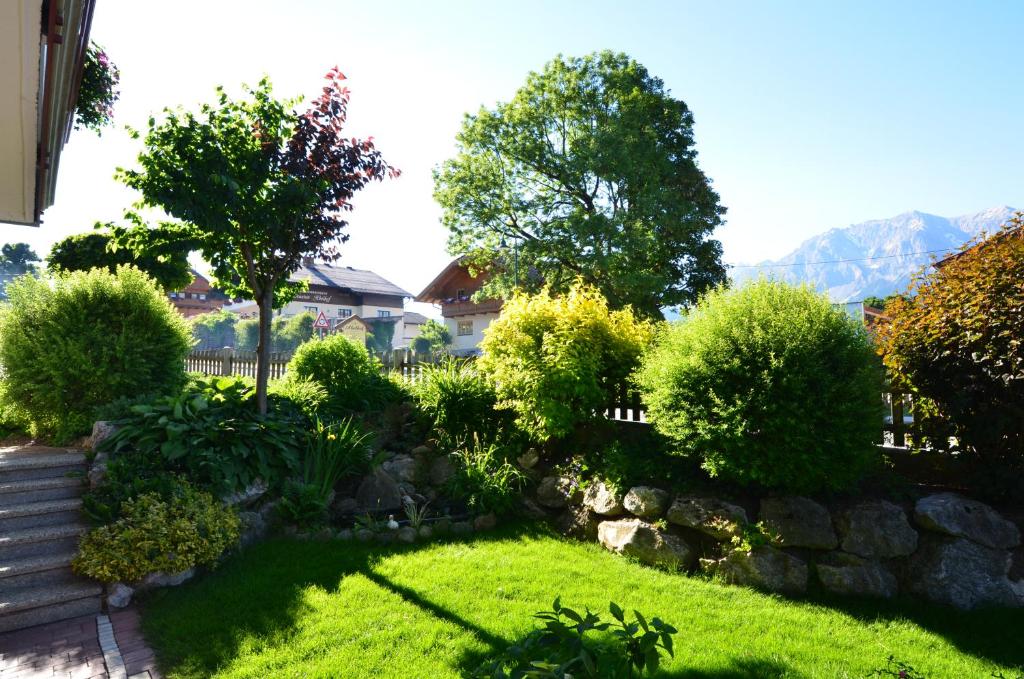 Vonkajšia záhrada v ubytovaní Appartements-Pension Lindenheim