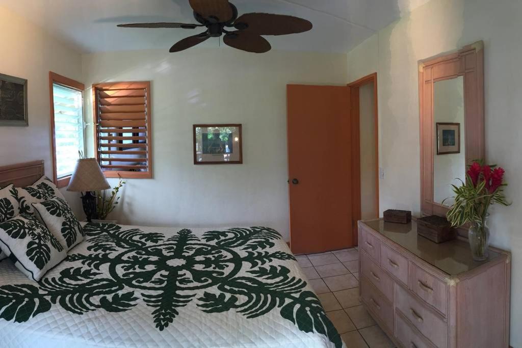 Postel nebo postele na pokoji v ubytování Kailani Suite at hana Kai Resort