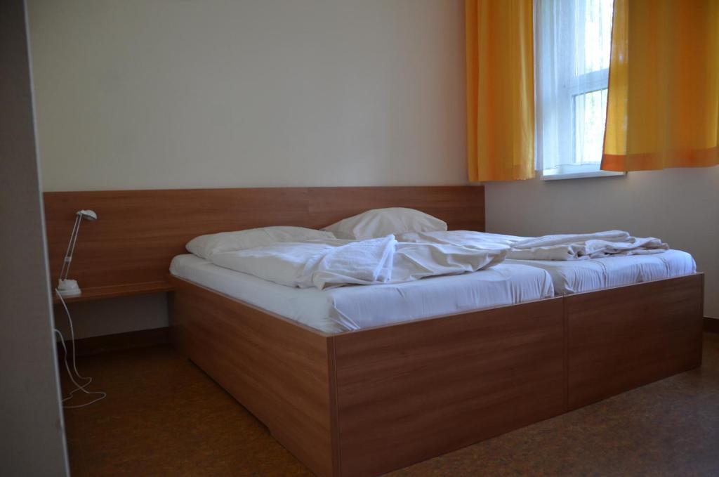 Voodi või voodid majutusasutuse Kolping Campus Krems toas