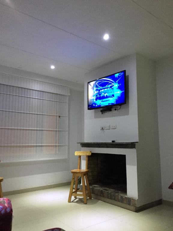 TV a/nebo společenská místnost v ubytování Stay In Bogota