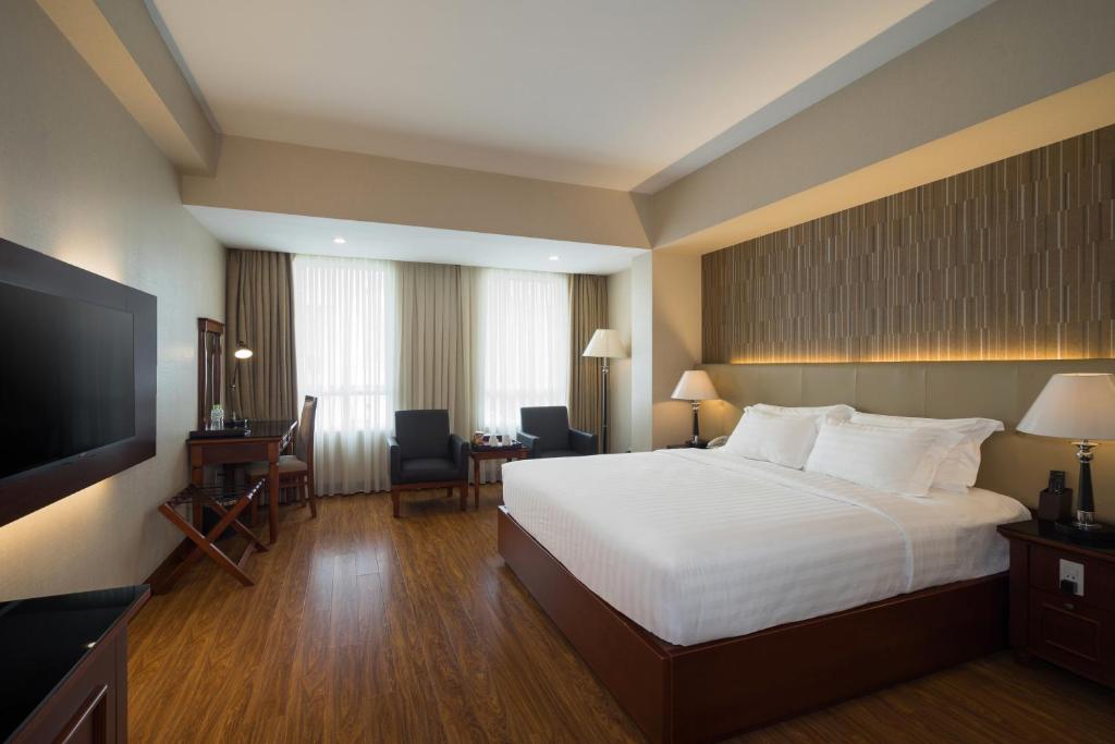 TV a/nebo společenská místnost v ubytování Nhat Ha Maison Hotel formerly Nhat Ha 1 Hotel
